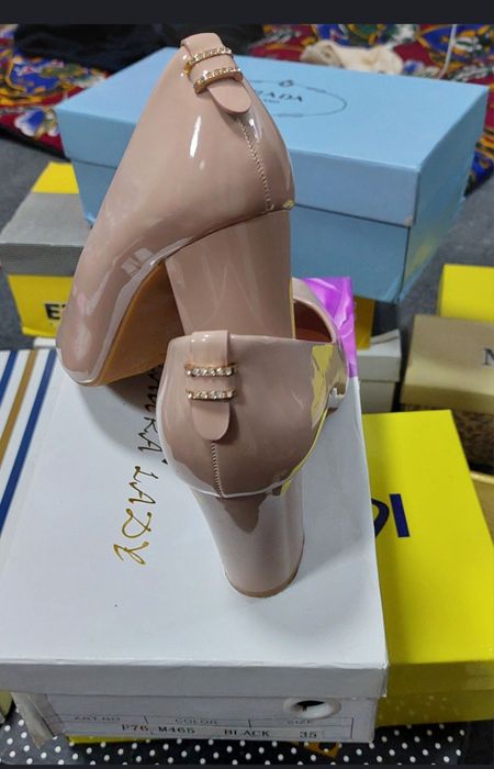 Ayollar xar xil tuflilar sifati aloo