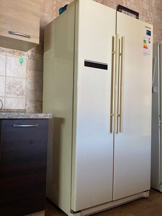 Холодильник двух дверный