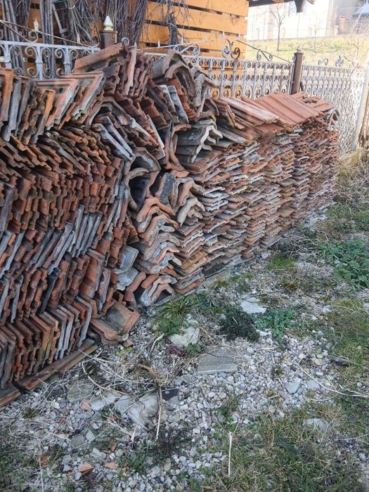 Donez țiglă in stare buna si câteva coame