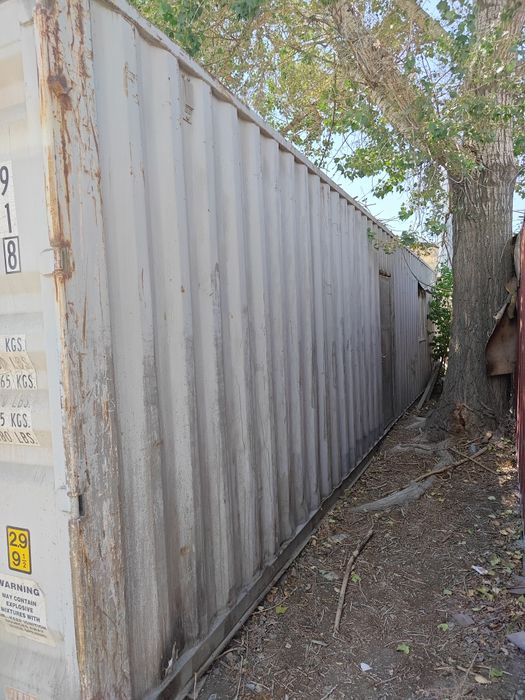 Продам 2 контейнера