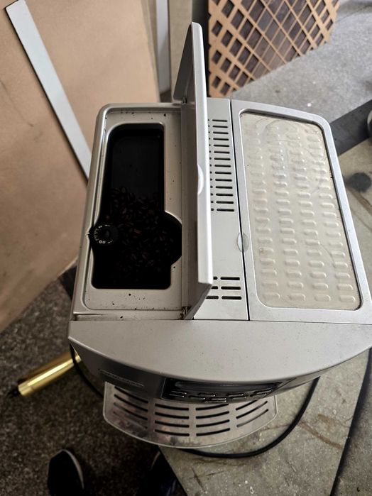 Кафемашина DeLonghi Кафеавтомат Magnifica