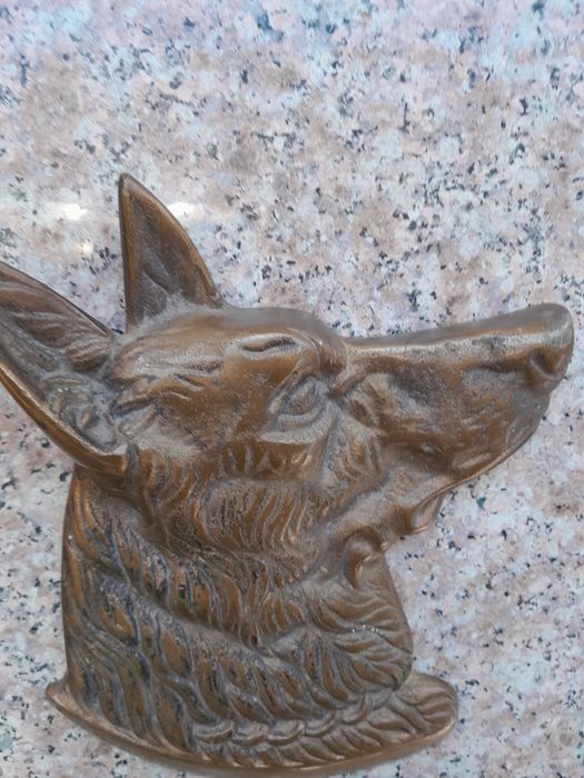 Placheta veche din bronz masiv,  câine lup, transport gratuit