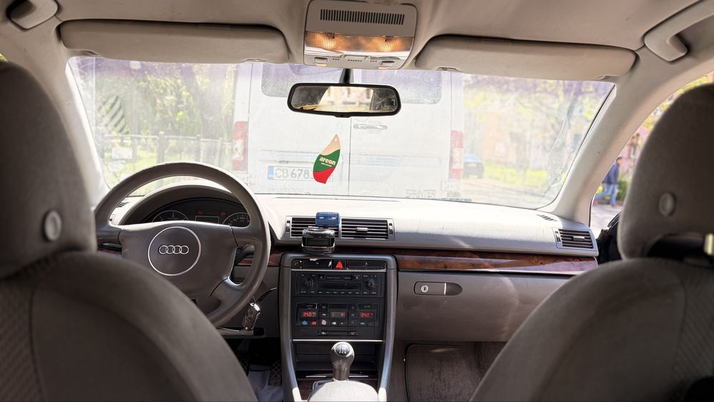 Продавам Audi A4