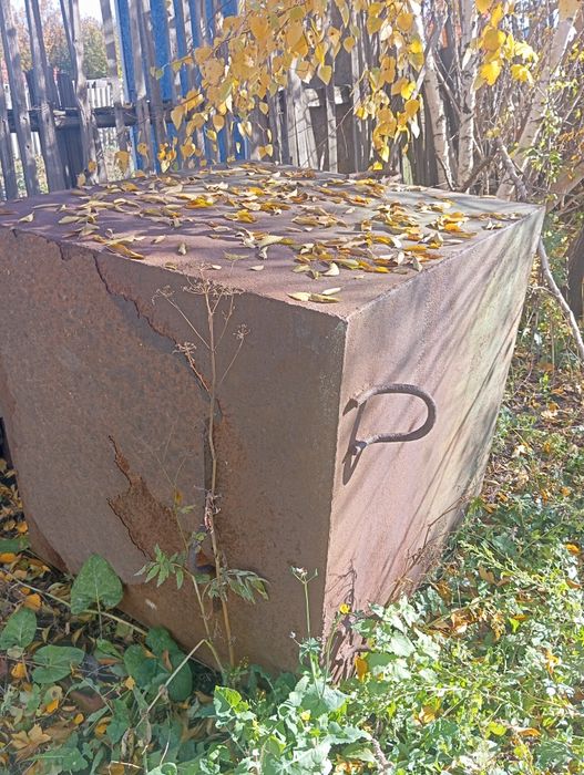 Продам емкость на 1000 л