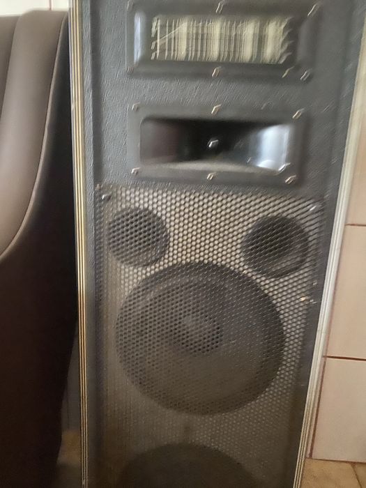 Boxe cu connectare prin cablu