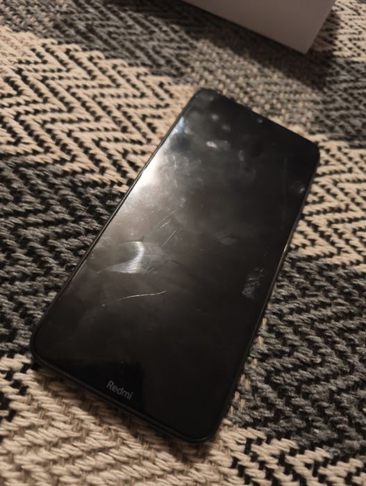 Продам Redmi 8 3/32GB