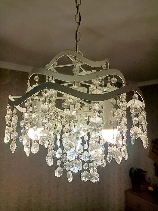 Люстра на поталок