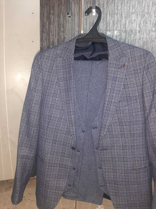 Продам мужской костюм