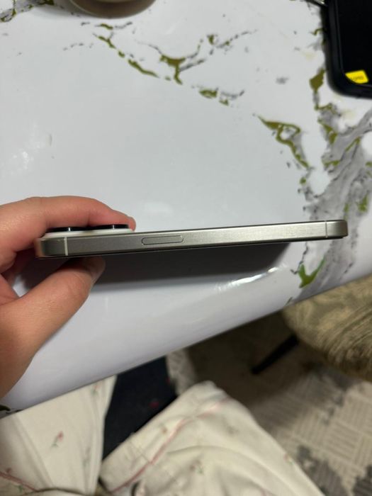 Iphone 15 pro, Белый