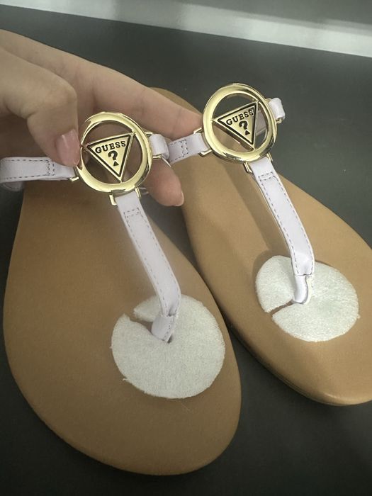 Guess новые, сандали