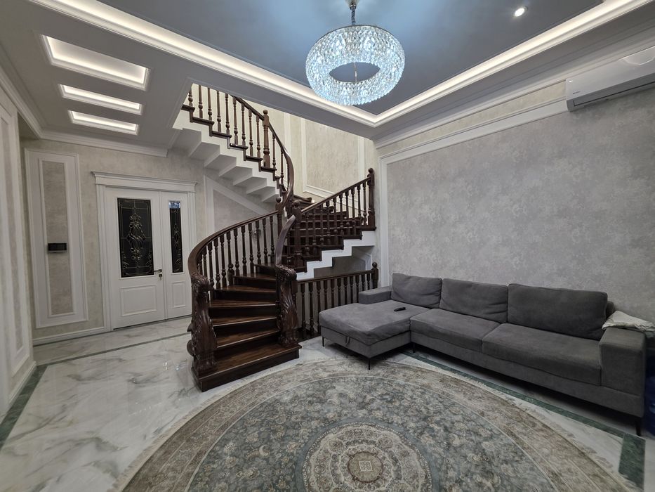 Продаётся свой готовый евродом 3 уровневый  отличный локация.