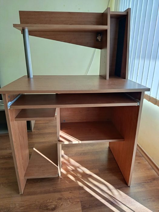 Продавам бюро 80см