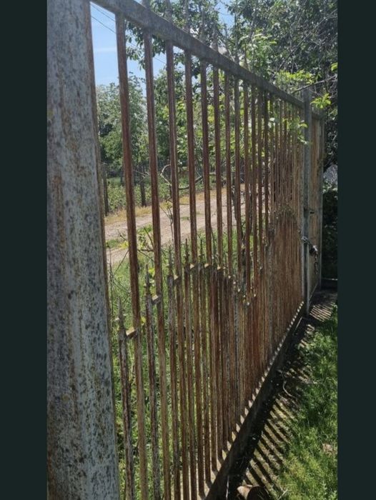 Teren intravilan 1500 mp, dublă deschidere, baltă la 100m de curte – 18.000 €