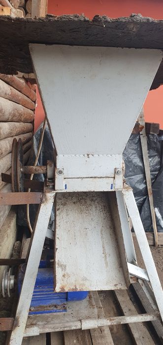 Moară lucernă și fân