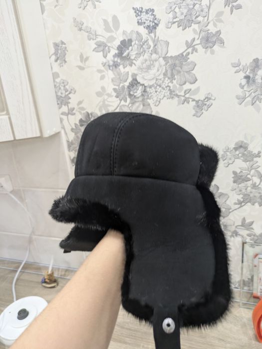 Зимняя мужская шапка