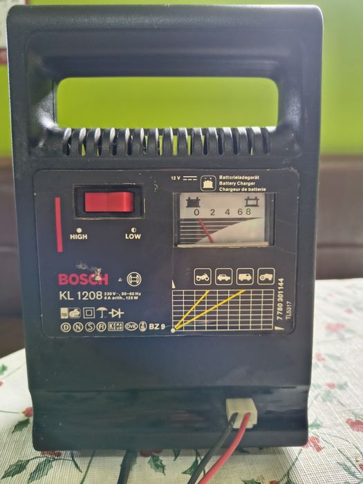 Зарядно Bosch за леки автомобили
