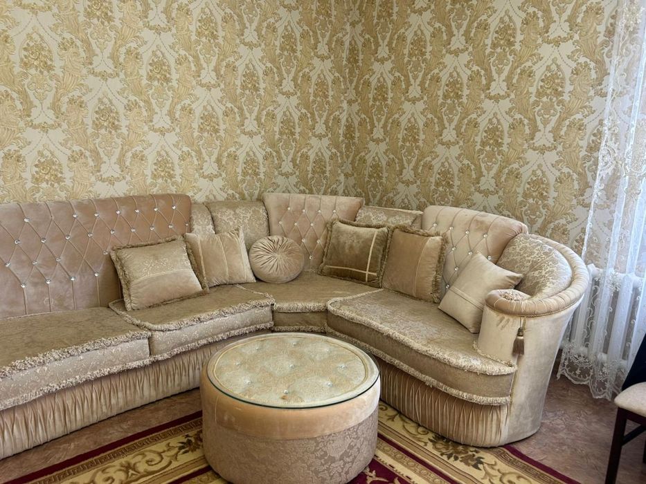 Продам диван для гостиной