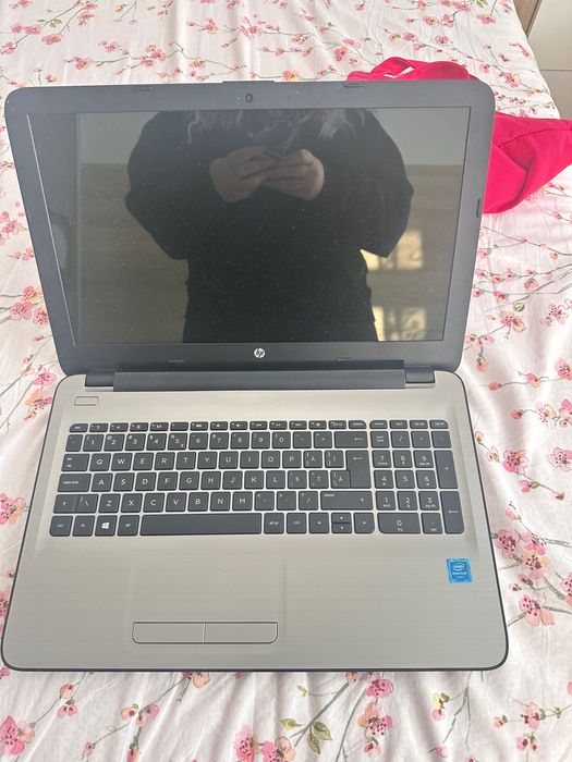 Laptop cu placa de baza defecta