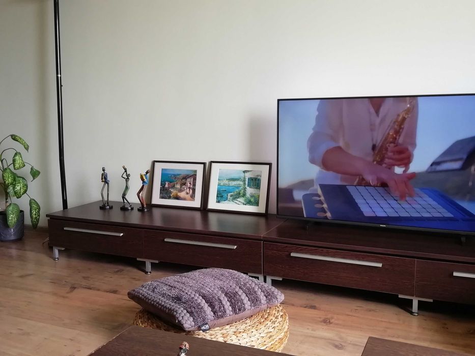 Два ТВ шкафа за хол