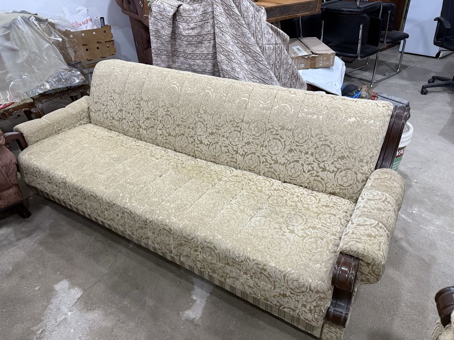 Комплект диван и кресла для гостинной.