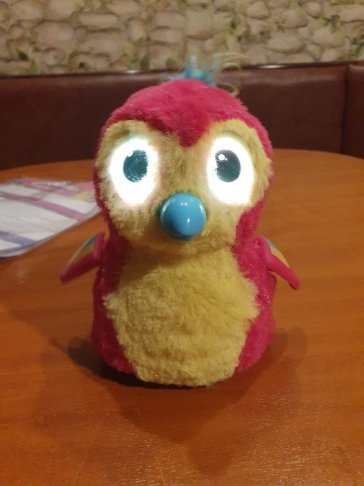 Jucărie interactiva cu lumini și sunete Hatchimals