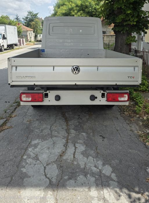 VW Crafter бордови бус под наем – товарен транспорт