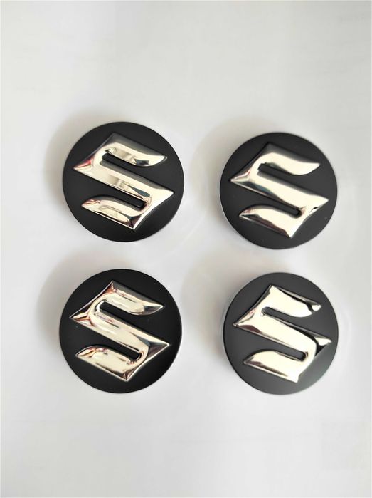 Капачки за джанти за Сузуки 54 мм и 58 мм. Цвят: сребристо и черно.