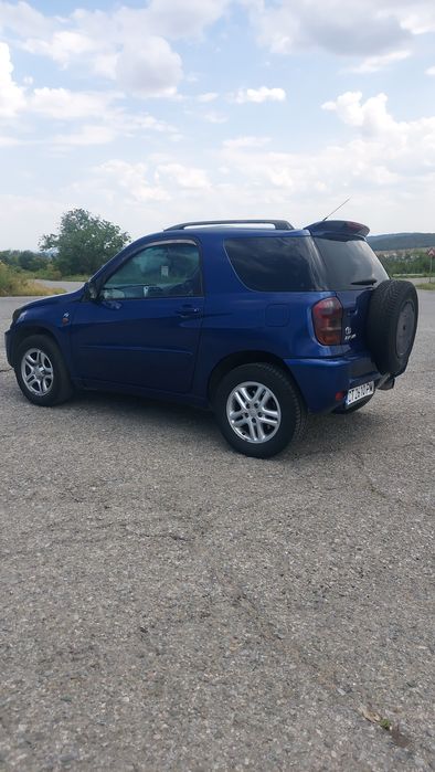 продавам тойота раф 4 много добро състояние бензин всичко платено