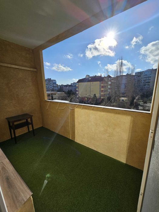 Давам под наем тристаен необзаведен 60кв.м.  ул. Царевец