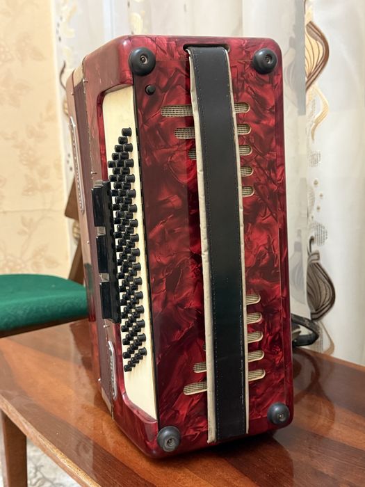 Аккардион немецкий без чехла в хорошом состояние