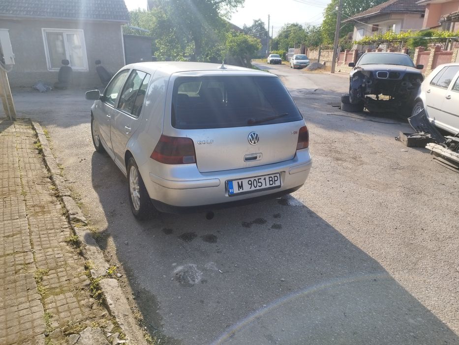 Продавам голф 4 1.9 131 6 скорости На чаати