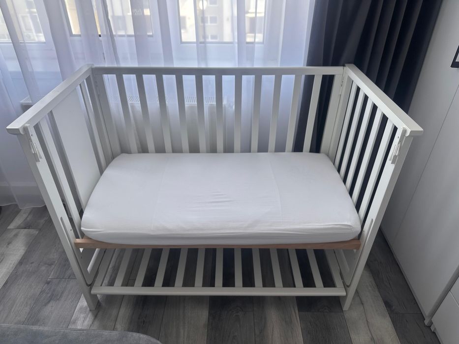 Vând pătuț bebeluș