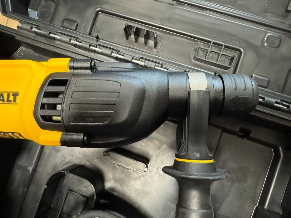 Електрически перфоратор DeWALT D25133 Нов!!!