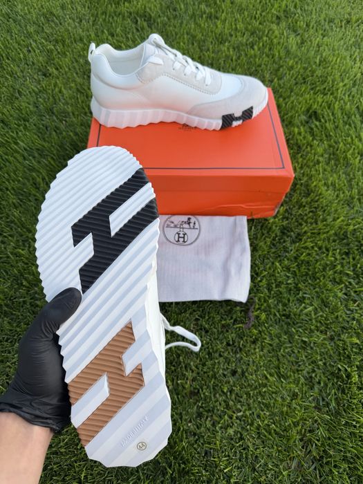Sneakers Hermes disponibil in doua culori