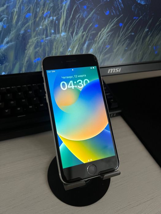 Продам iPhone se 2020