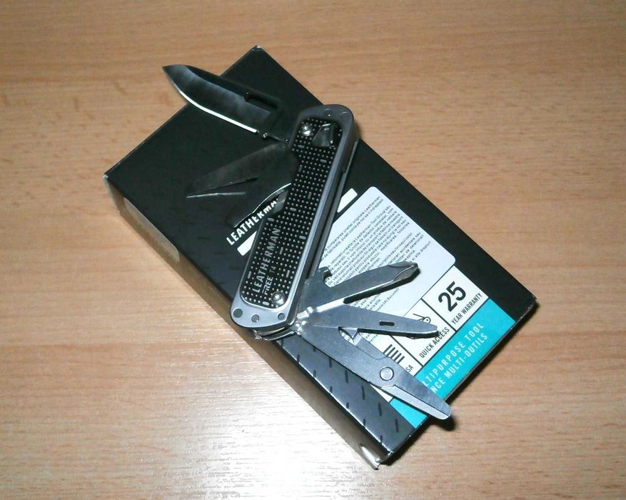 Multitool EDC Leatherman Free T4 in cutie