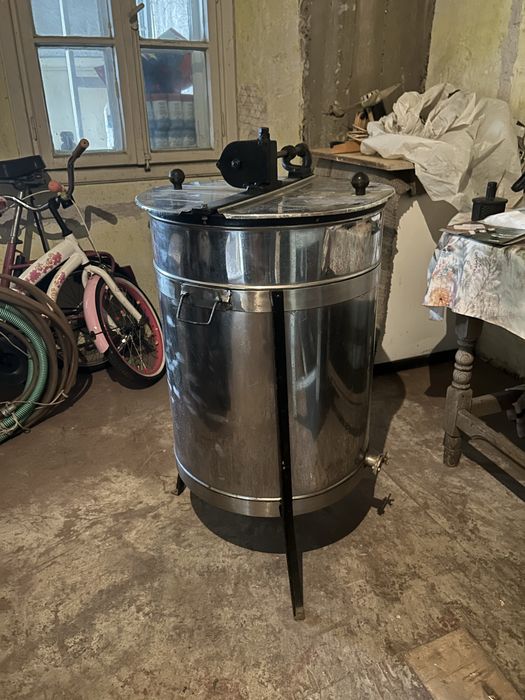 Центрофуга за мед