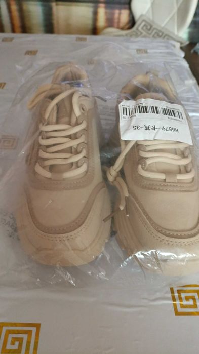 Продам кроссовки