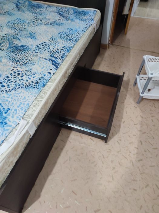 Кровать.с матрасом.