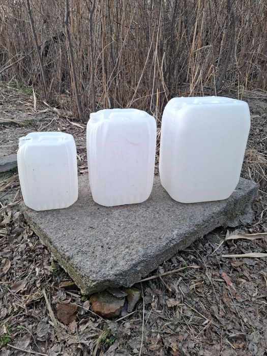 Продам пластиковые канистры