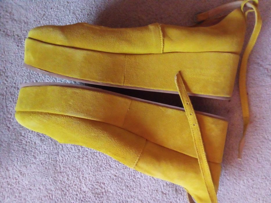 Велурени обувки дамски