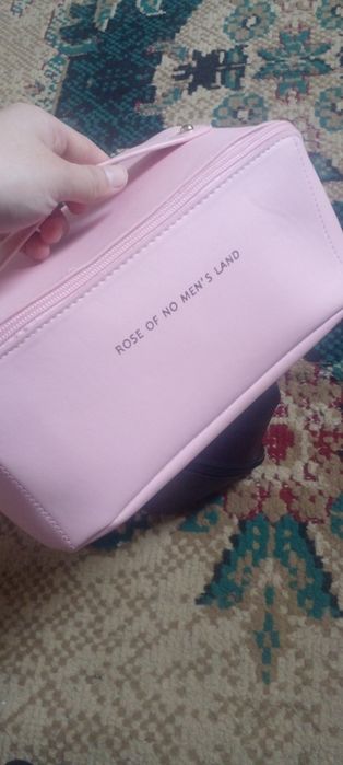 Ayollar Kosmetik sumkasi