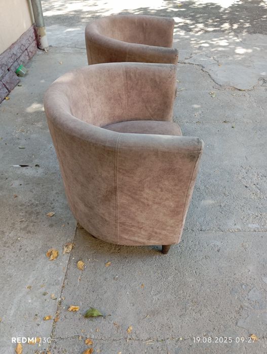 Срочно продам  два кресла