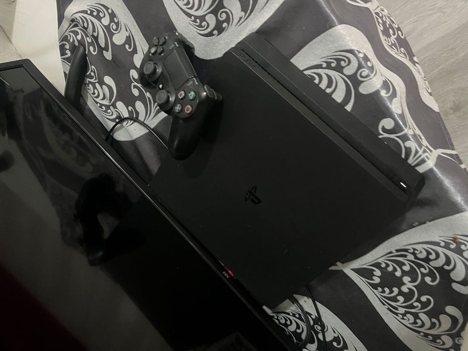 Vând ps 4 perfect funcțional