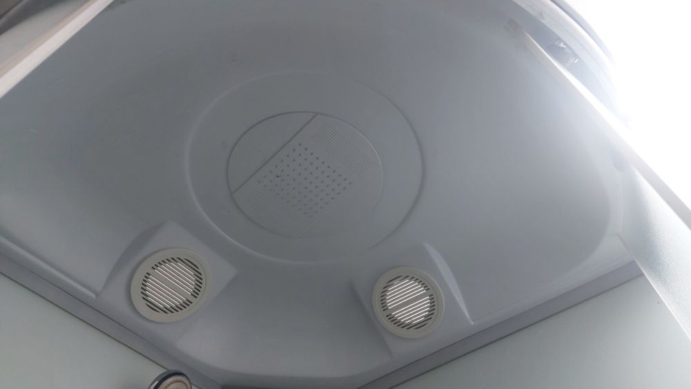 Продаётся душевая кабинка в хорошем состоянии.  Шланги все новые .