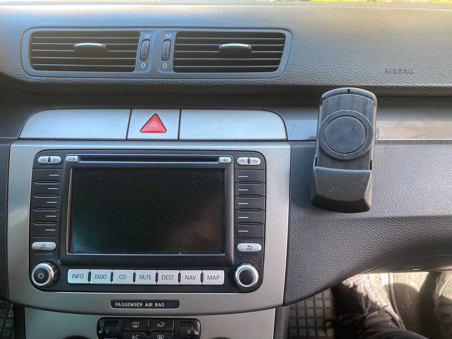 Магнитна стойка за телефон Passat b6/b7/CC + Подарък