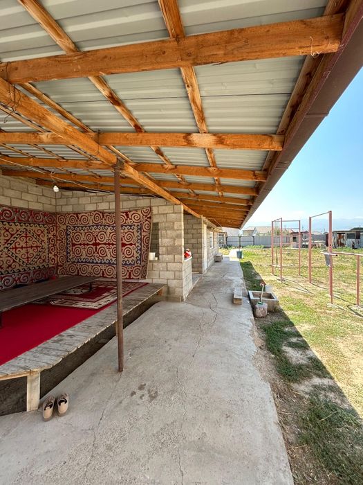 Үй сатылады. 10 соток 2 этаж