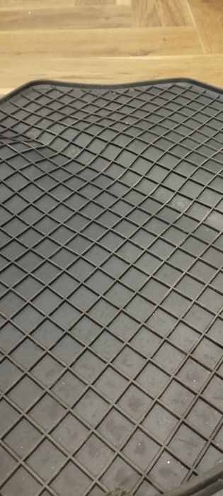 Продам полики резиновые на авто