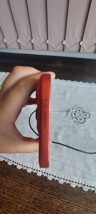 Motorola Edge 50 neo: На 1 година леко счупен екран но работи идеално! Без гаранция.