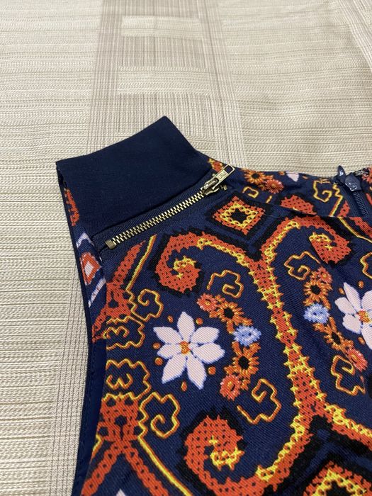 Новое платье оригинал от NAF NAF